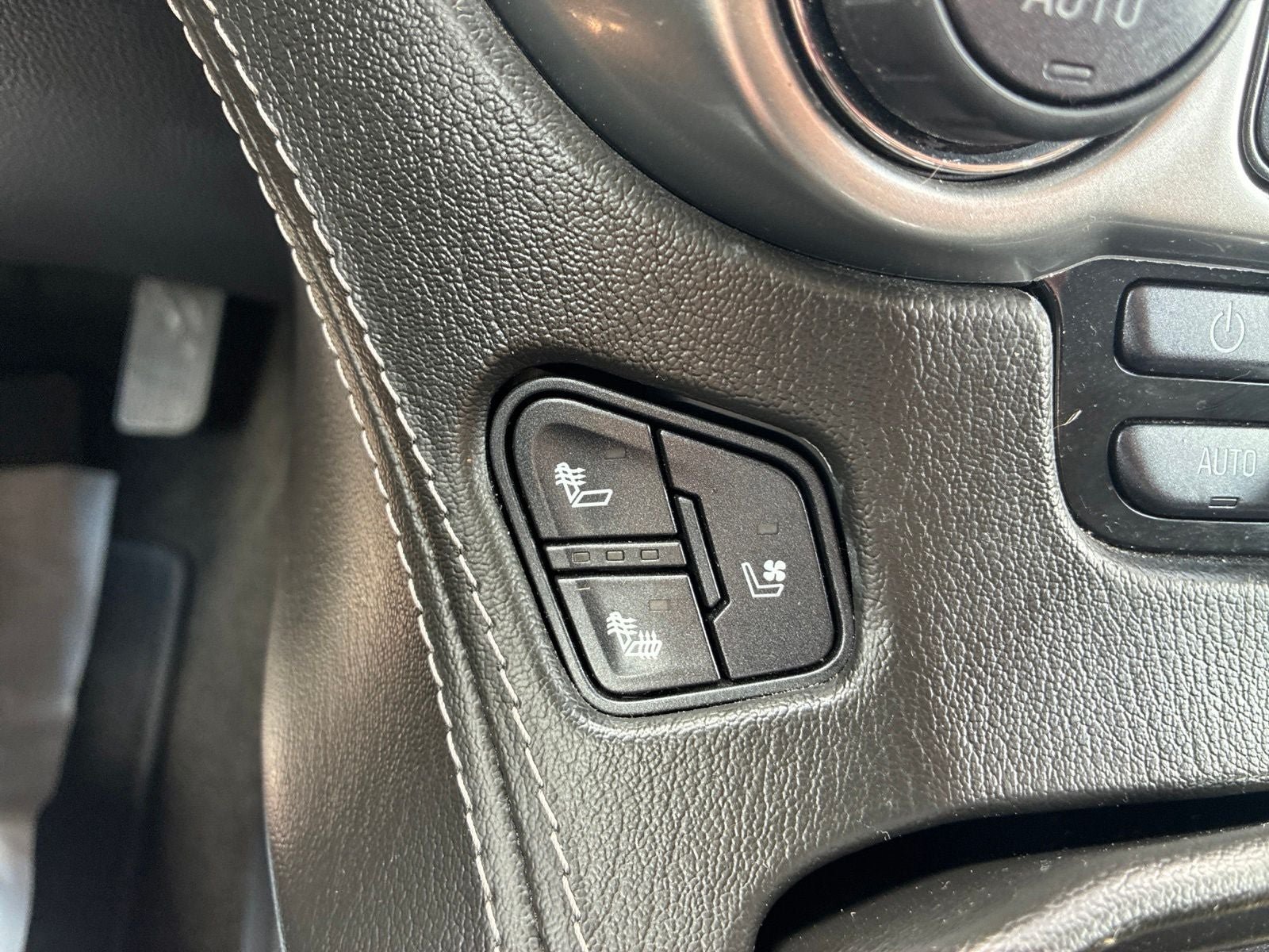 Used 2018 Chevrolet Tahoe Premier AWD/4WD image 27