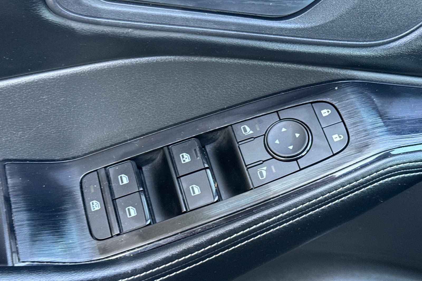 Certified 2025 Nissan Rogue SV AWD/4WD image 14