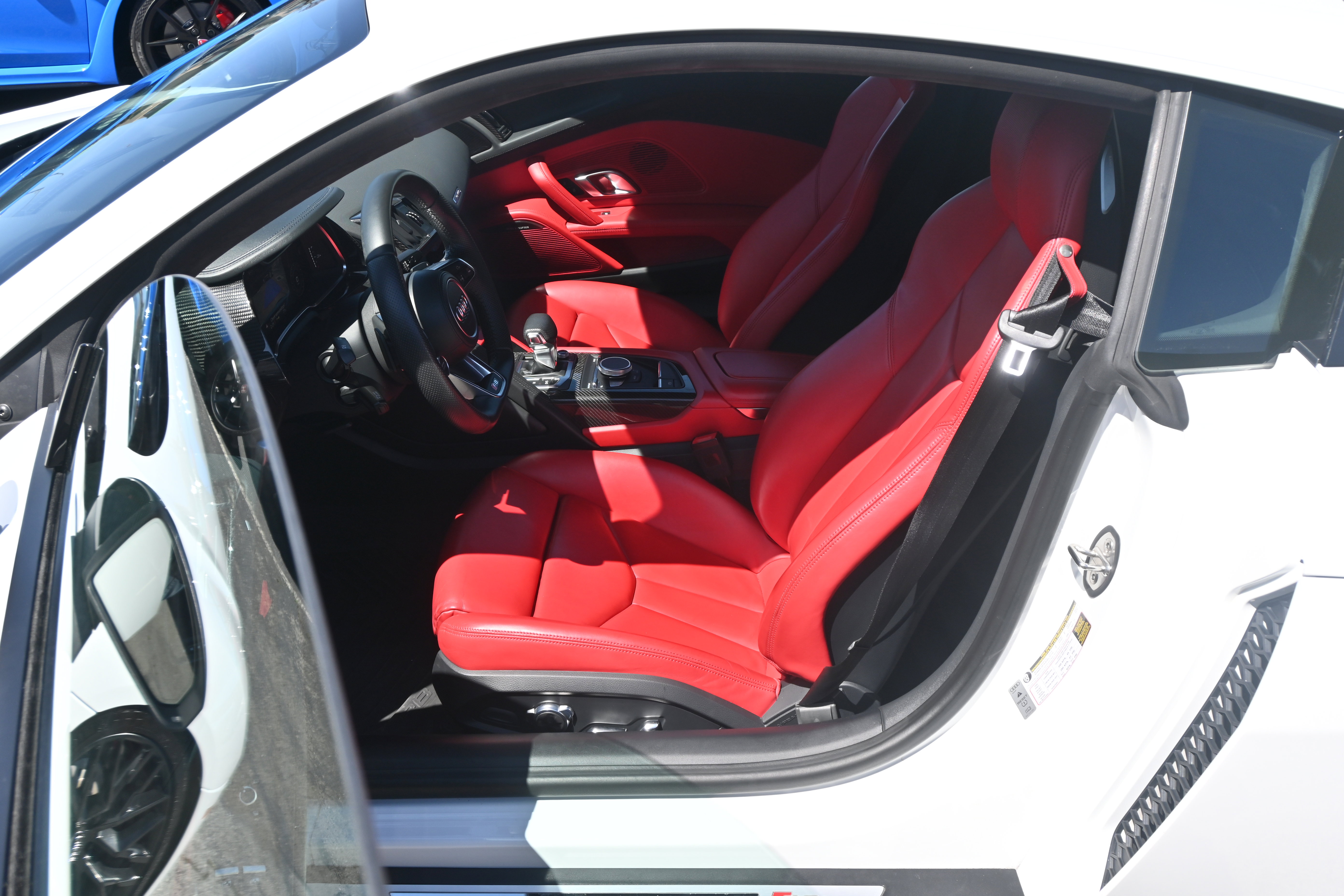 Used 2018 Audi R8 V10 w/ Premium Package RWD image 40