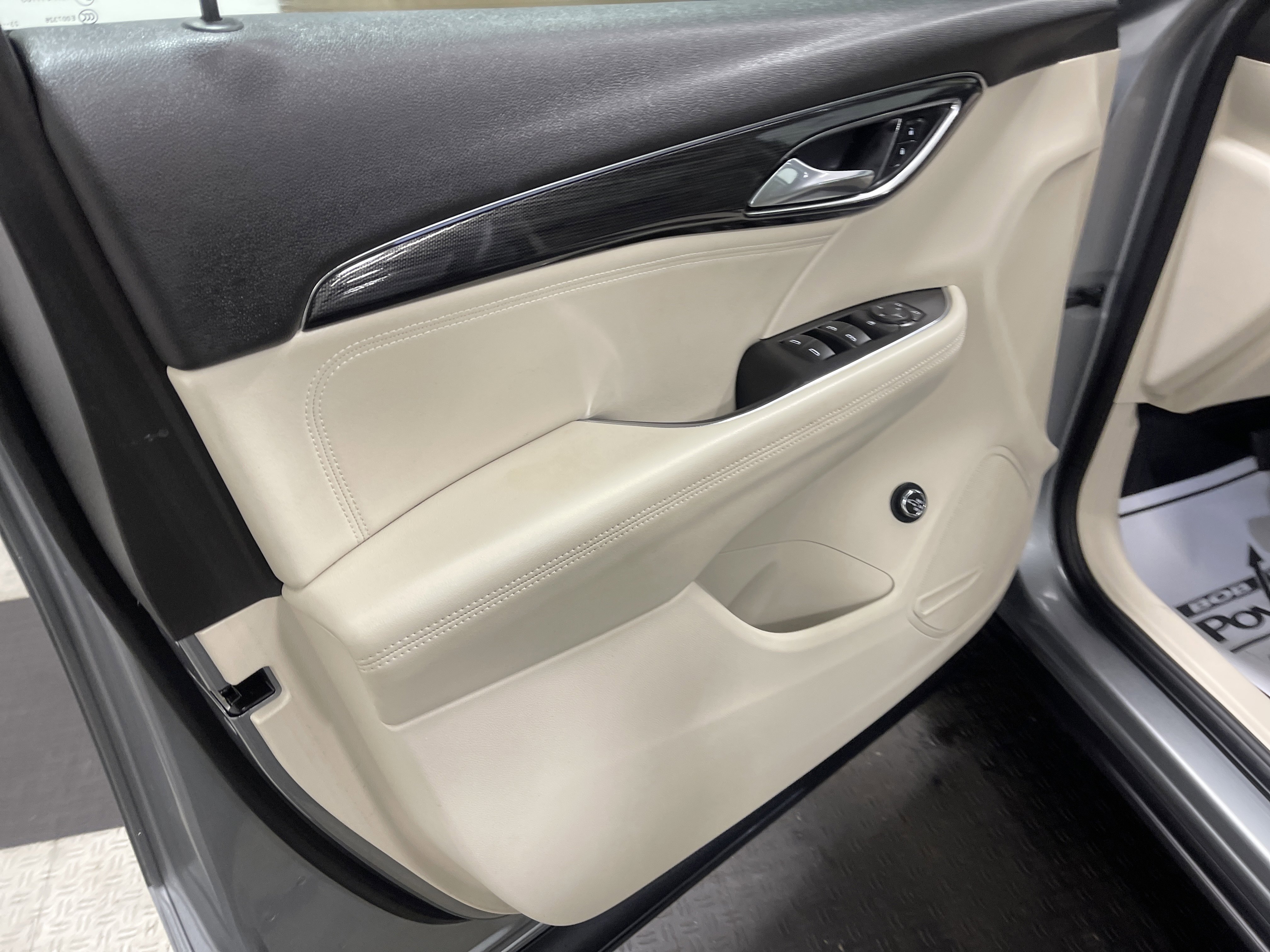 Used 2023 Buick Envision Preferred image 10