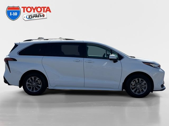 Certified 2022 Toyota Sienna LE w/ LE Plus Package AWD/4WD image 6