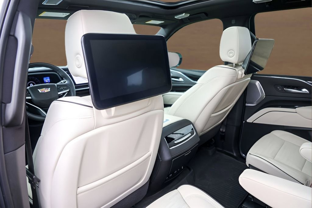 Used 2024 Cadillac Escalade Sport w/ Touring Package image 28
