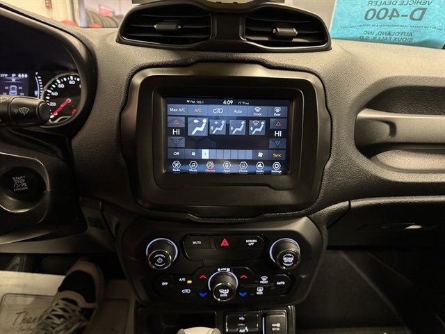 Used 2019 Jeep Renegade Altitude w/ Quick Order Package 2XM FWD image 21