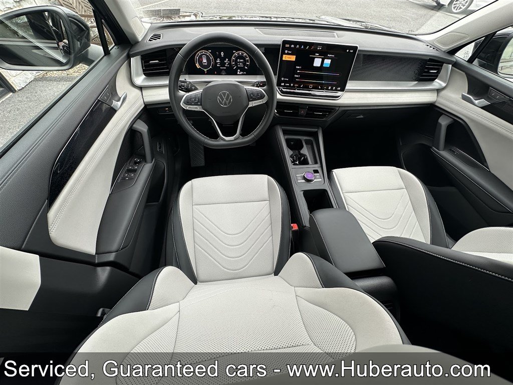 Used 2025 Volkswagen Tiguan SE AWD/4WD image 12