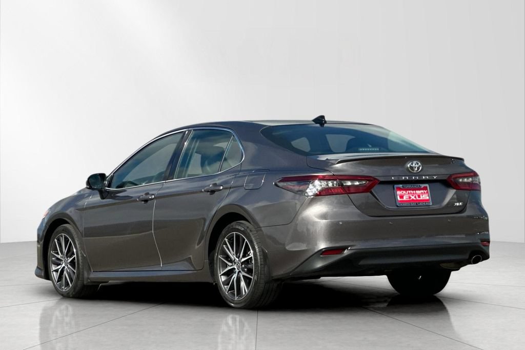 Used 2021 Toyota Camry XLE w/ Navigation Package FWD image 4
