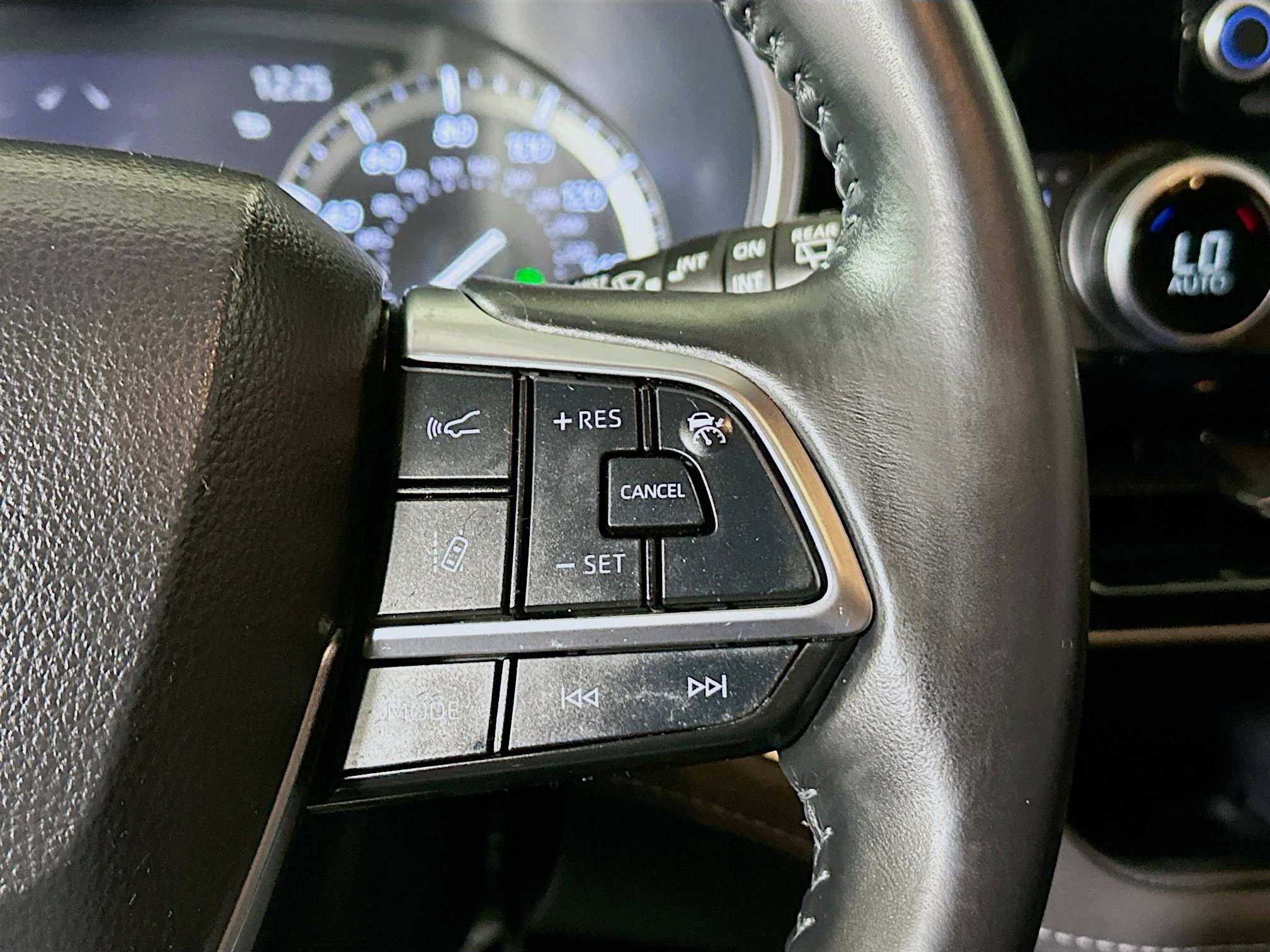 Used 2021 Toyota Highlander XLE image 17