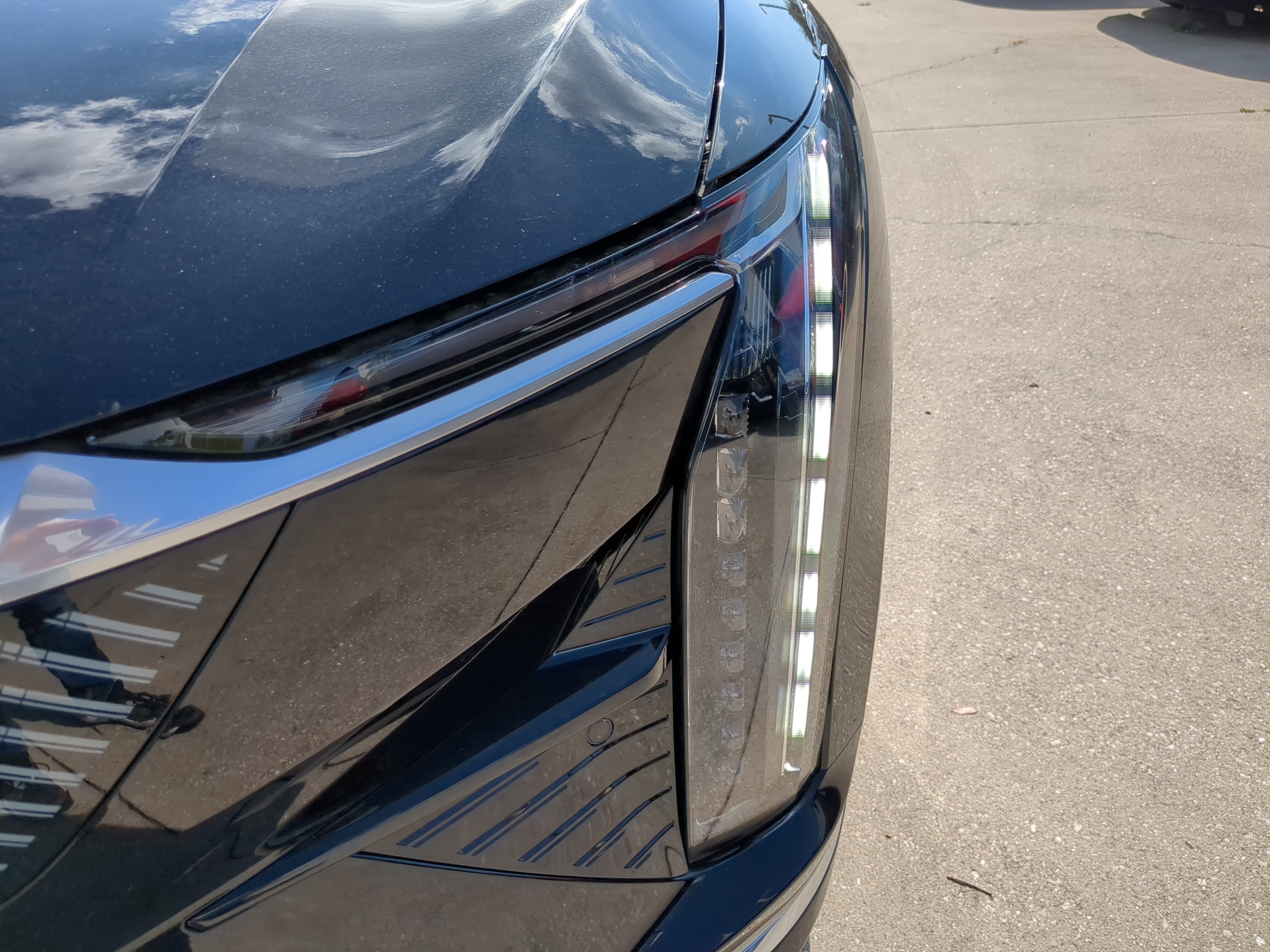 New 2025 Cadillac Optiq Luxury 2 image 9