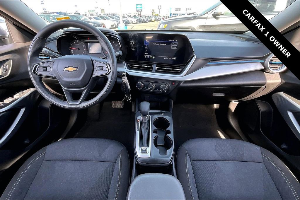 Used 2025 Chevrolet Trax LS w/ LS Convenience Package image 7