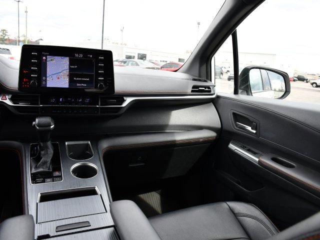 Used 2021 Toyota Sienna XSE image 15