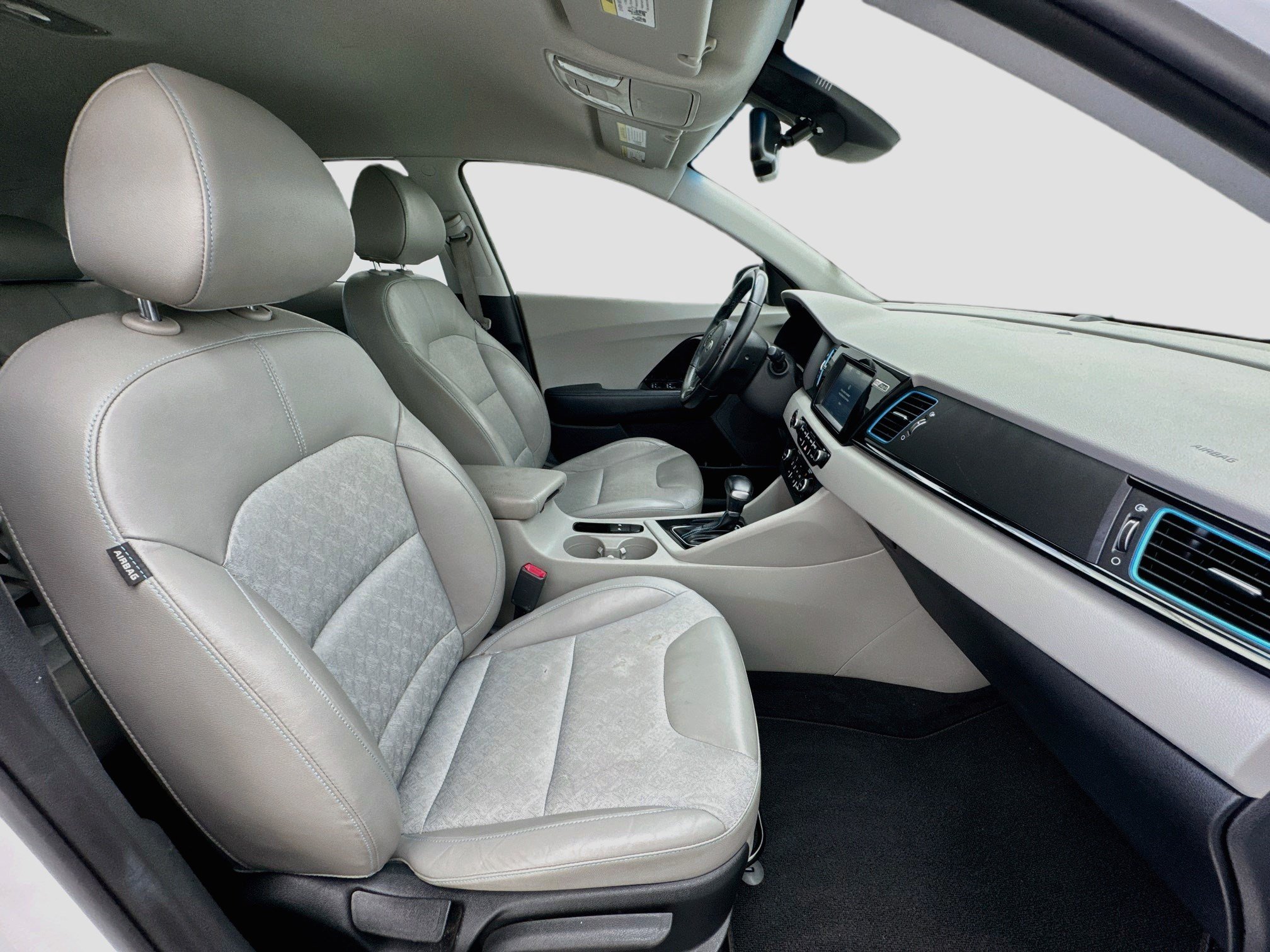 Used 2018 Kia Niro EX FWD image 19