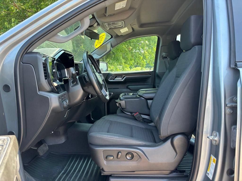 Used 2024 Chevrolet Silverado 1500 LT AWD/4WD image 3