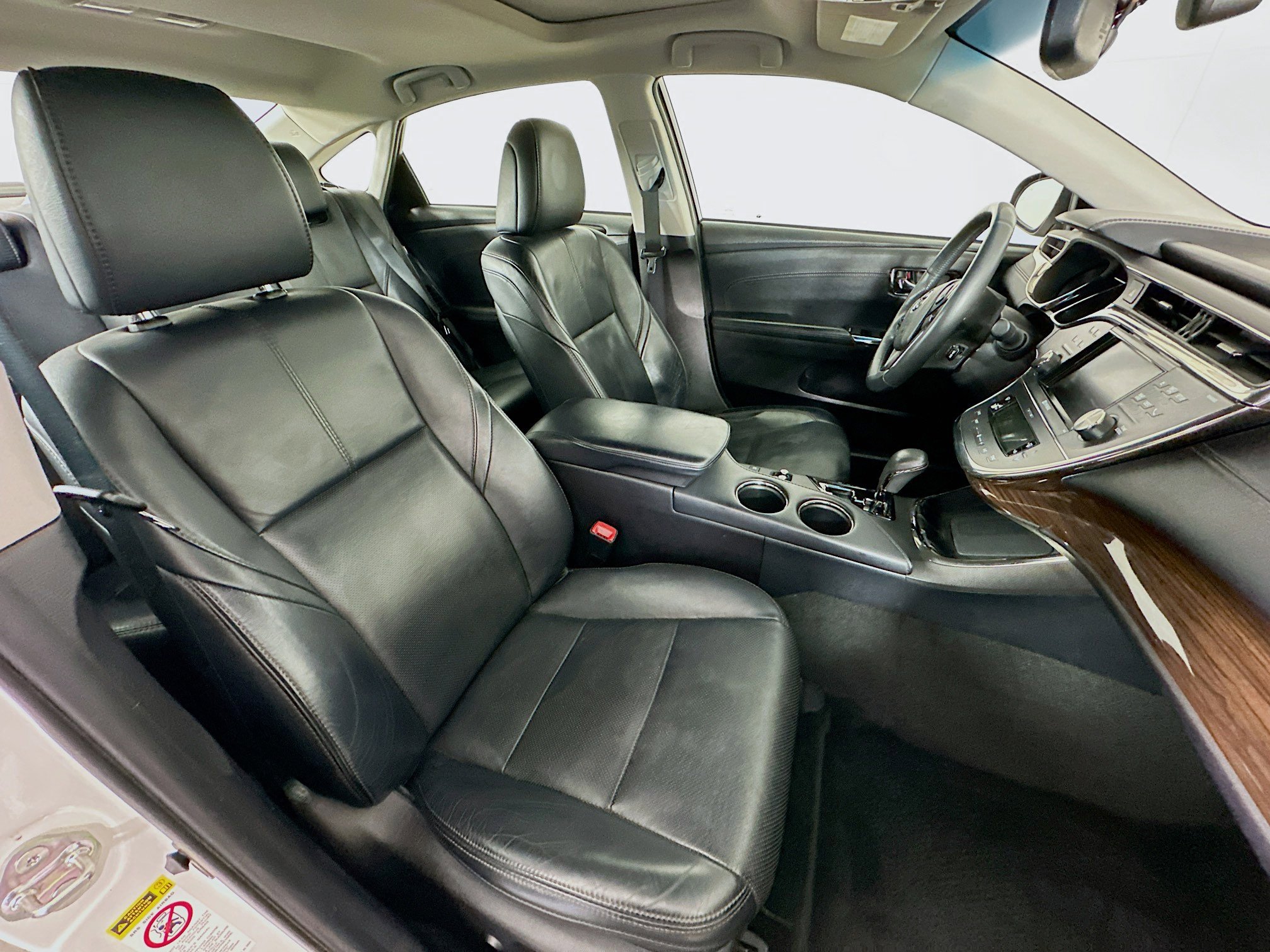 Used 2014 Toyota Avalon Limited image 30