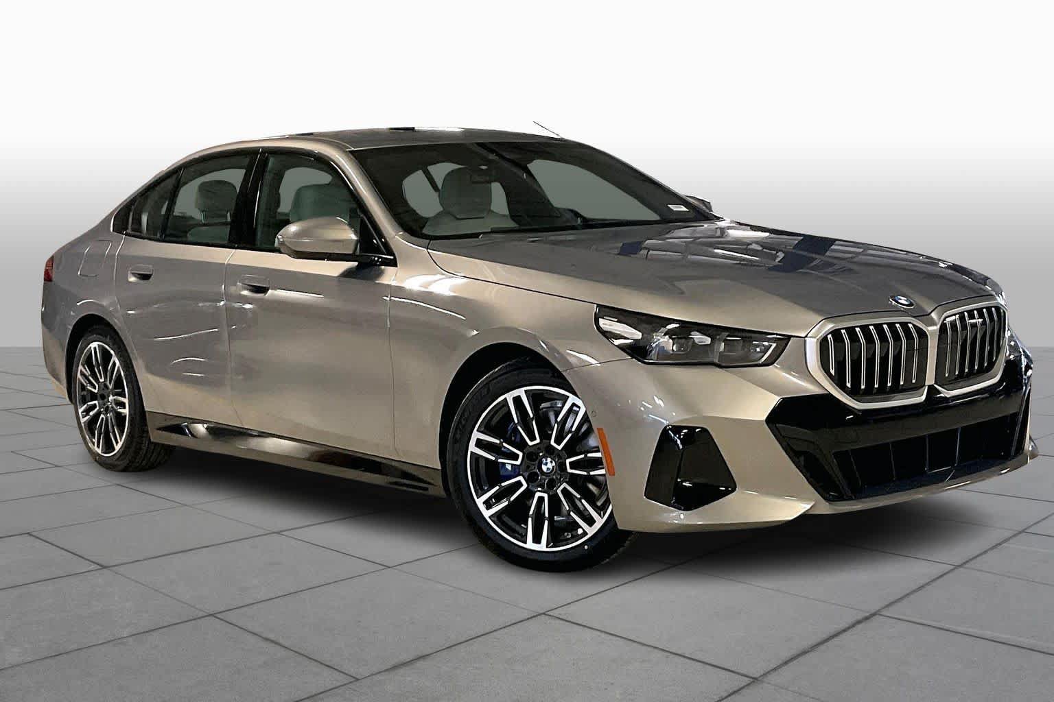 Used 2026 BMW 530i xDrive w/ M Sport Package AWD/4WD image 2