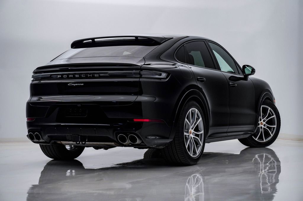 Certified 2025 Porsche Cayenne Coupe image 11