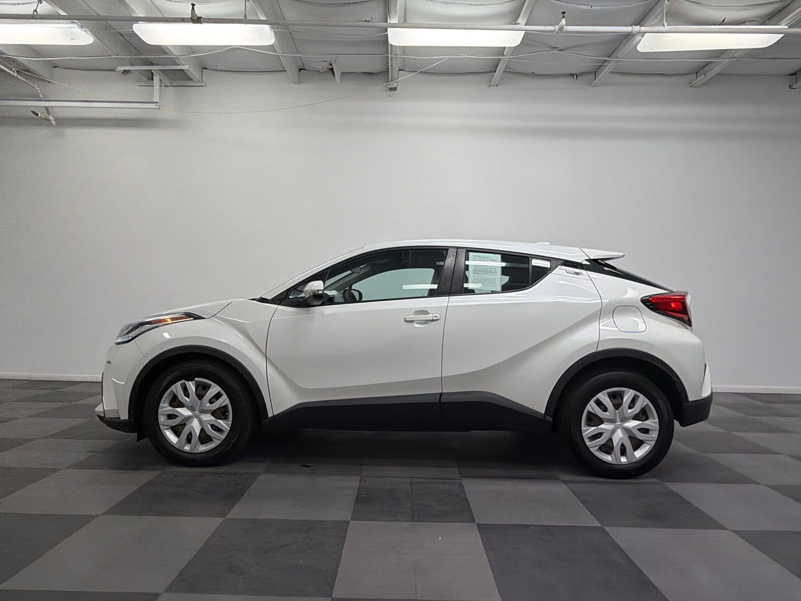 Used 2021 Toyota C-HR LE image 4