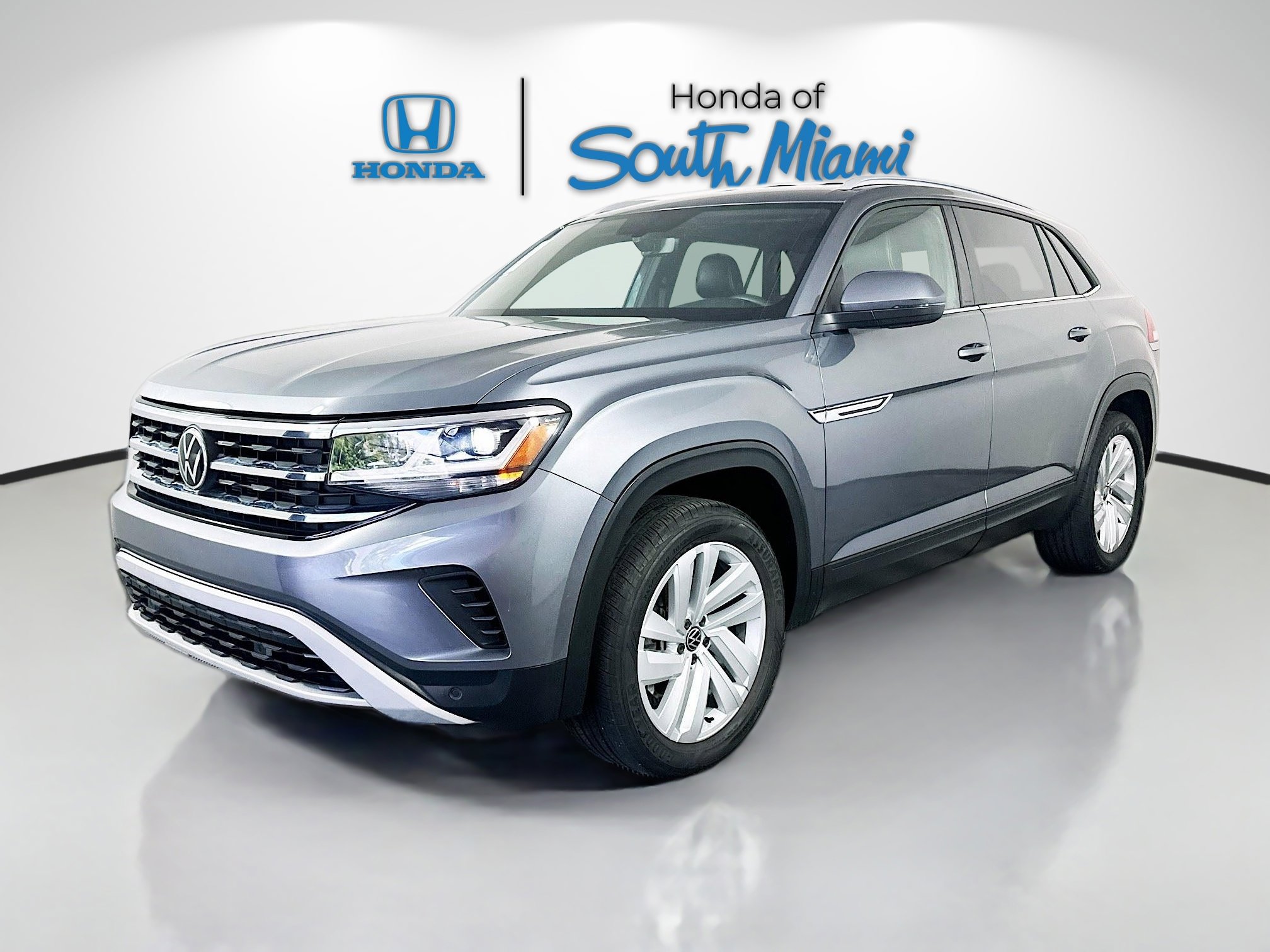Used 2022 Volkswagen Atlas Cross Sport SE image 1
