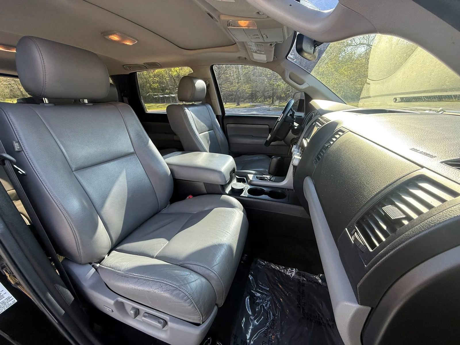 Used 2015 Toyota Sequoia SR5 w/ Premium Package AWD/4WD image 19