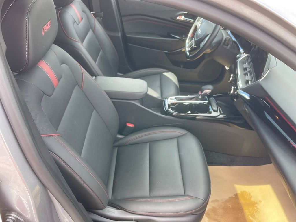 Used 2024 Chevrolet Trax RS w/ Sunroof Package FWD image 20