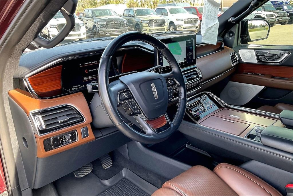 Used 2023 Lincoln Navigator Reserve image 13