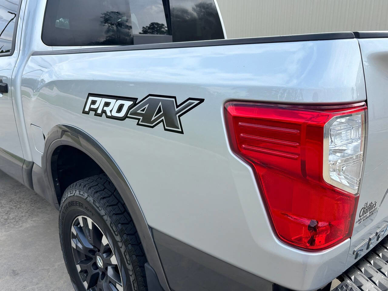 Used 2018 Nissan Titan PRO-4X AWD/4WD image 11