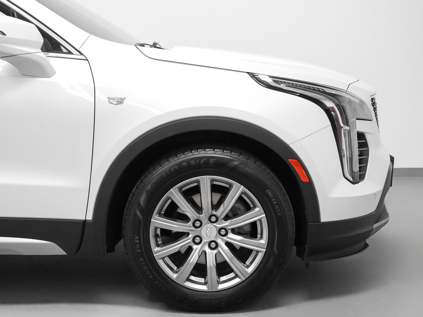 Used 2021 Cadillac XT4 Premium Luxury w/ Cold Weather Package AWD/4WD image 15