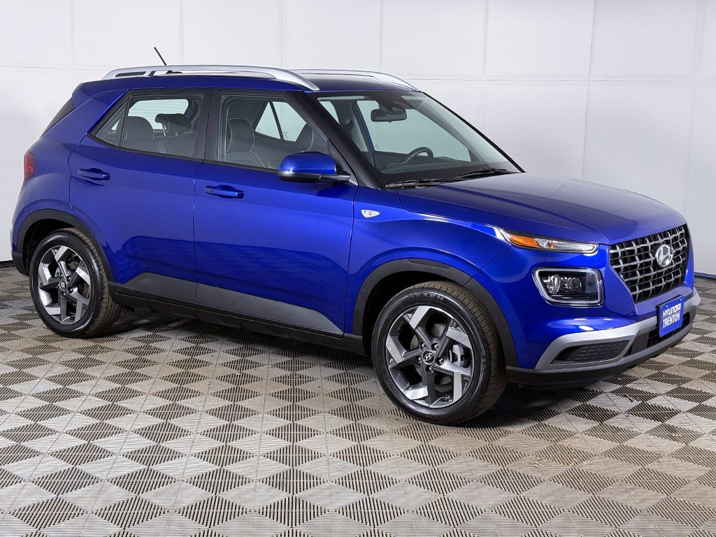 Used 2025 Hyundai Venue Limited image 2