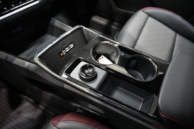 New 2026 Chevrolet Equinox RS w/ LPO, Floor Liner Package image 18