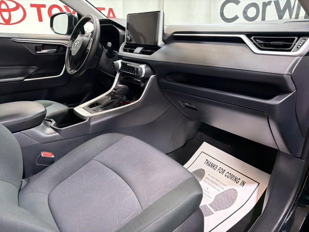 Used 2025 Toyota RAV4 XLE image 9
