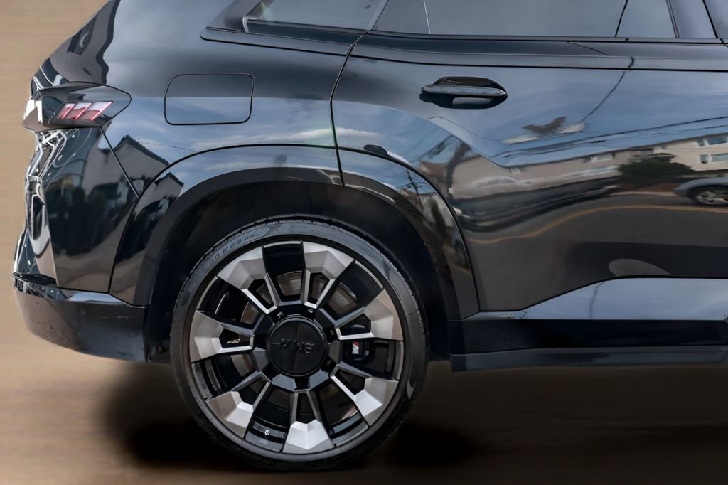 Used 2024 BMW XM image 12