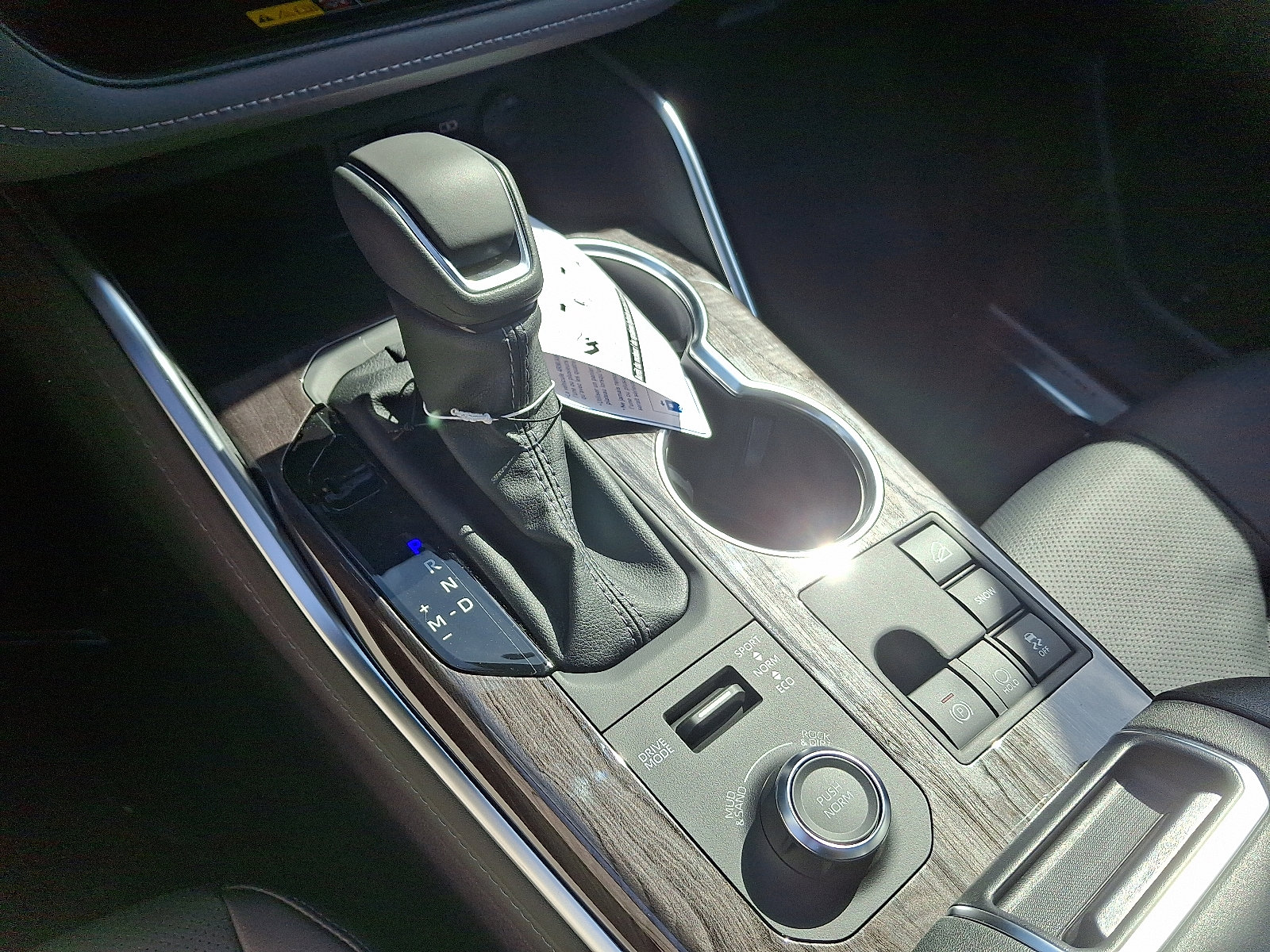 New 2025 Toyota Highlander Platinum image 13