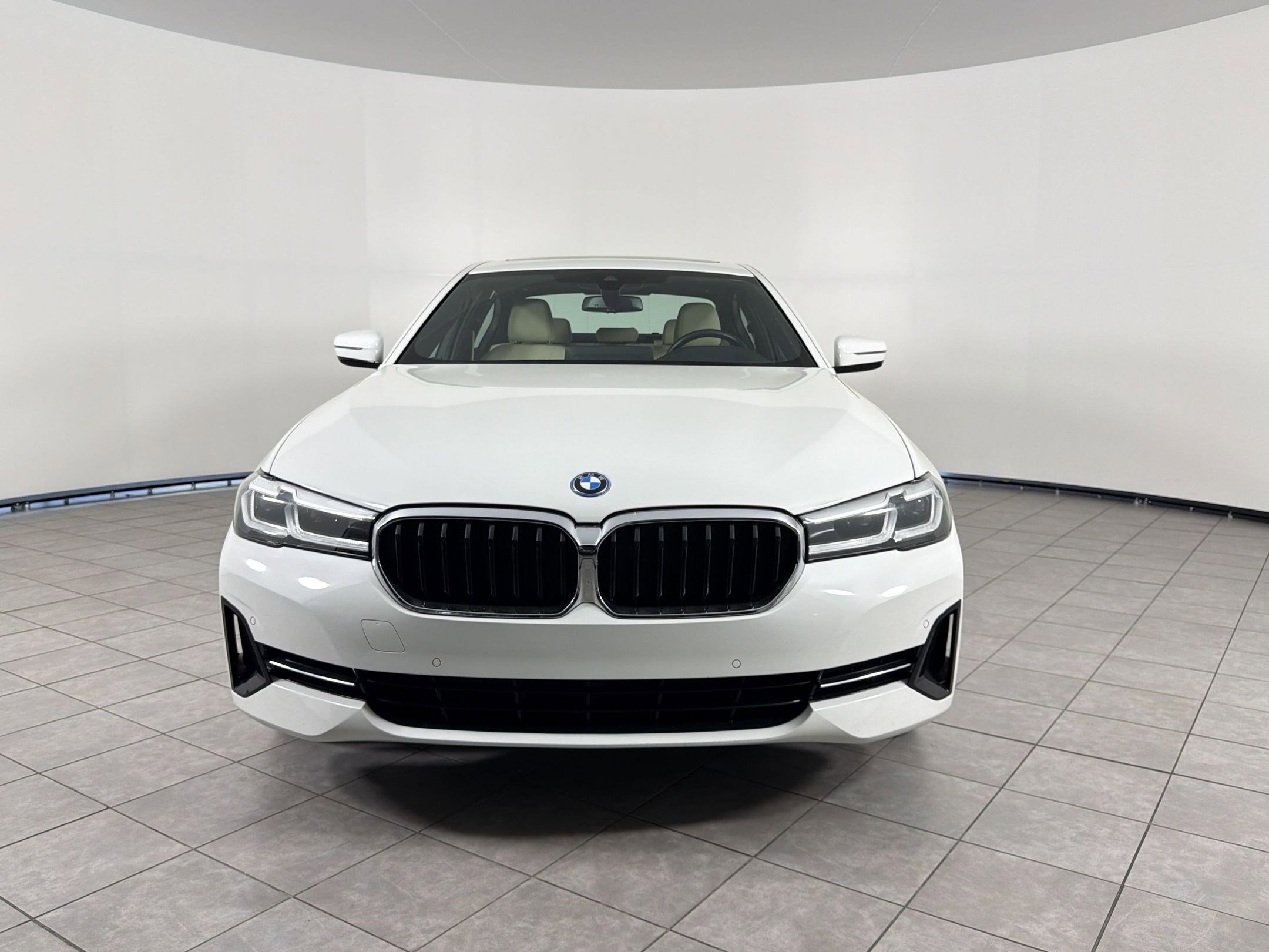 Certified 2023 BMW 530e w/ Premium Package image 6