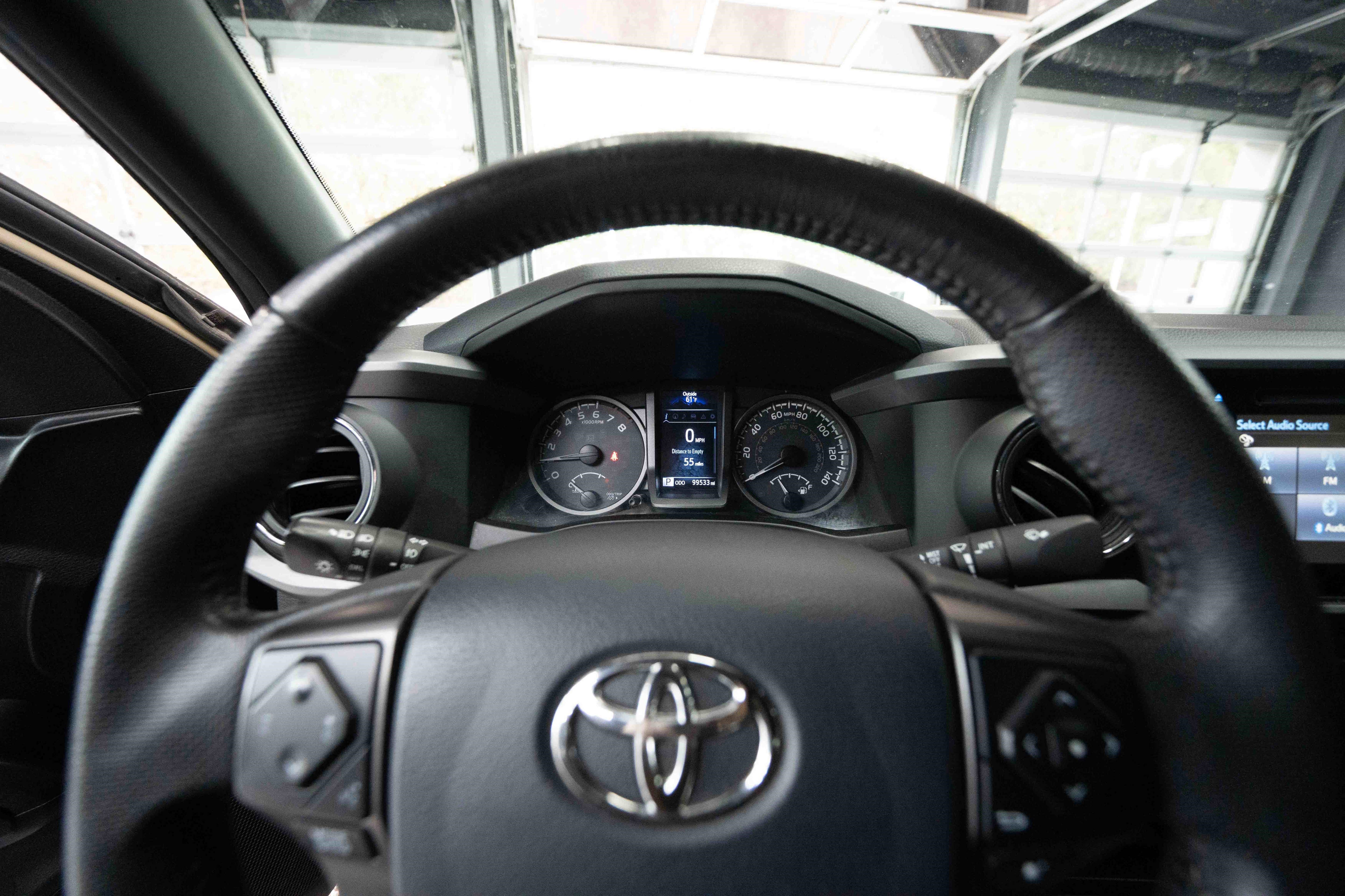 Used 2017 Toyota Tacoma TRD Sport w/ Tow Package (A/T) image 15