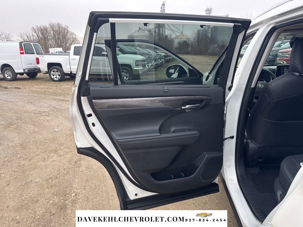 Used 2020 Toyota Highlander Limited image 22