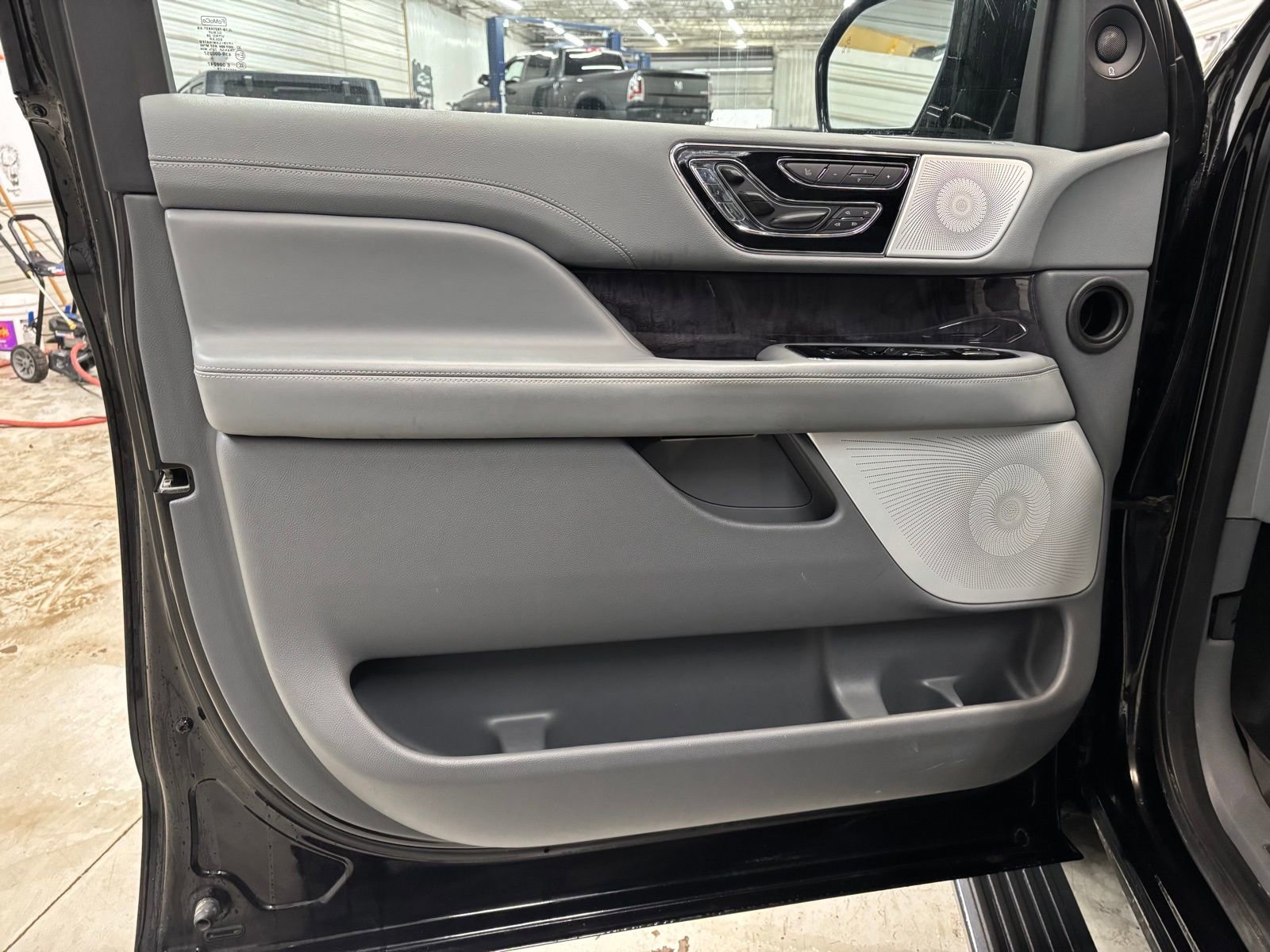 Used 2019 Lincoln Navigator L Reserve image 9