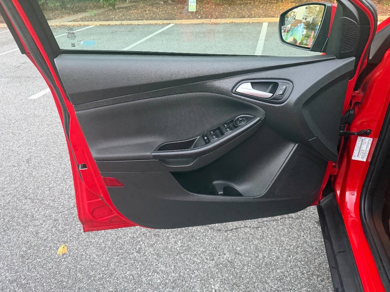 Used 2017 Ford Focus SE FWD image 7