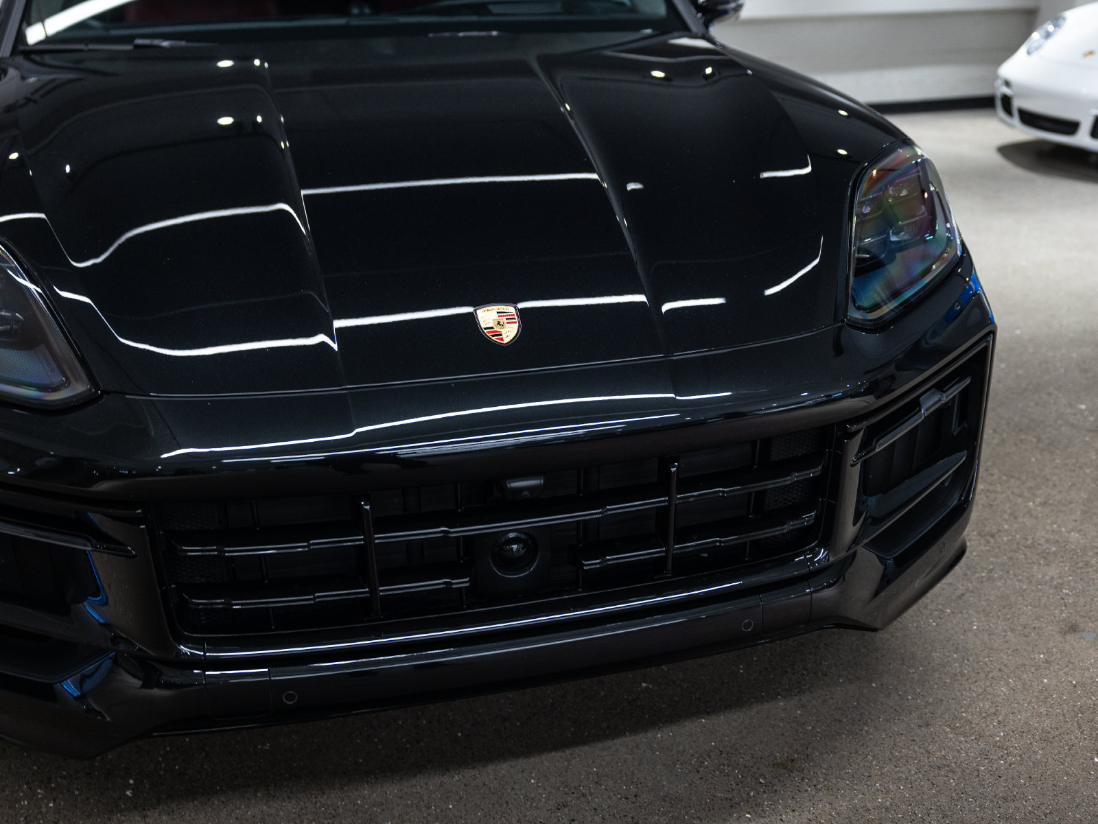 Certified 2025 Porsche Cayenne GTS AWD/4WD image 9