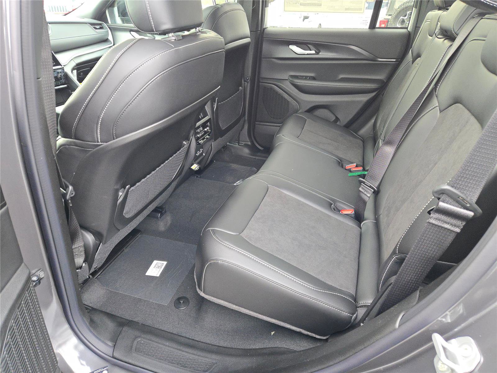 New 2025 Jeep Grand Cherokee Altitude w/ Trailer Tow Package image 21