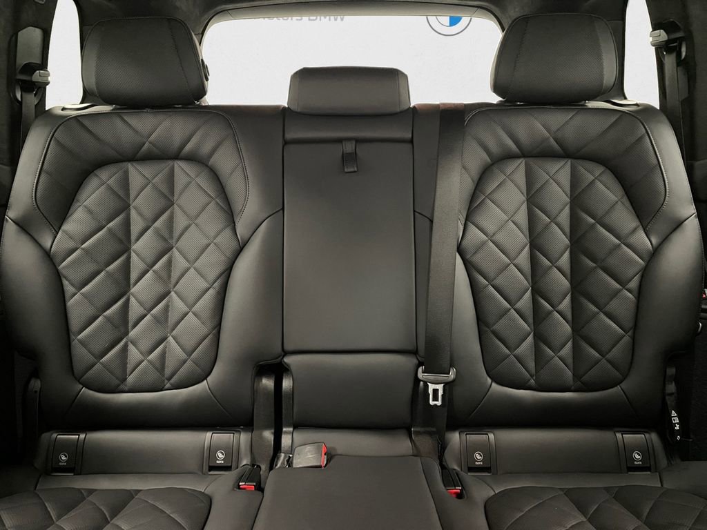 Certified 2025 BMW X7 xDrive40i w/ M Sport Package AWD/4WD image 11