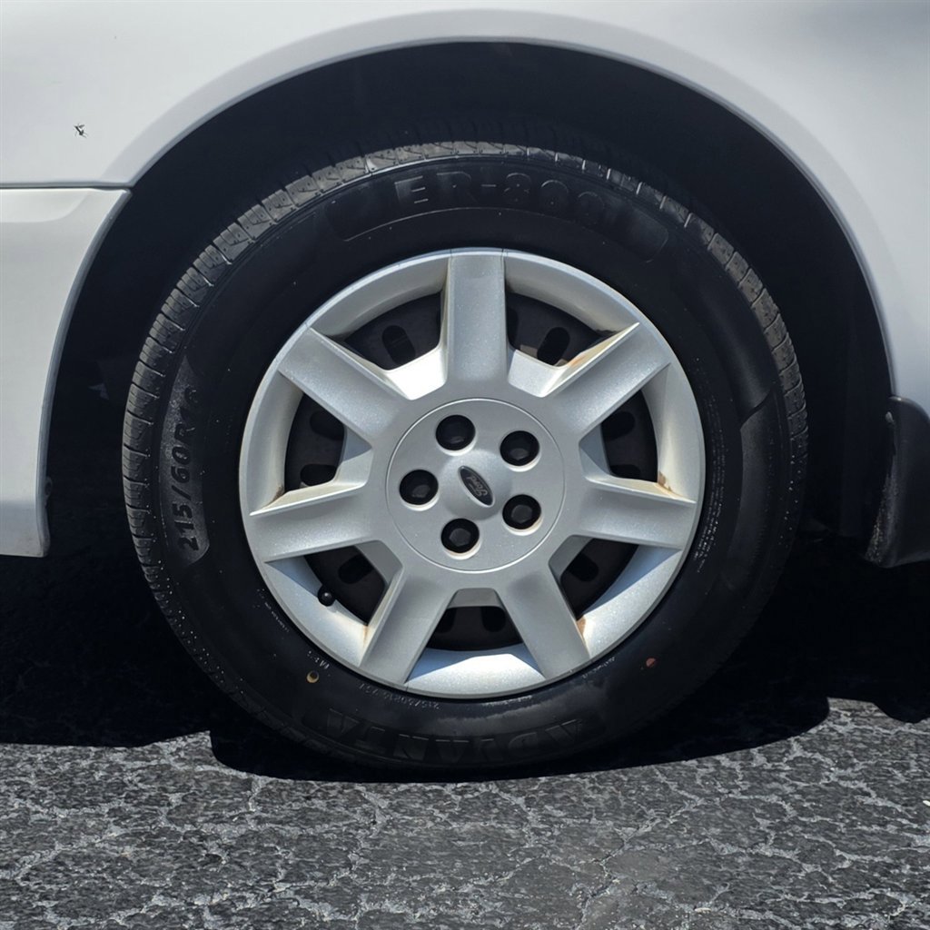 Used 2007 Ford Taurus SE FWD image 33