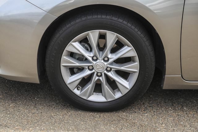 Used 2015 Lexus ES 300h w/ Navigation System Package FWD image 10