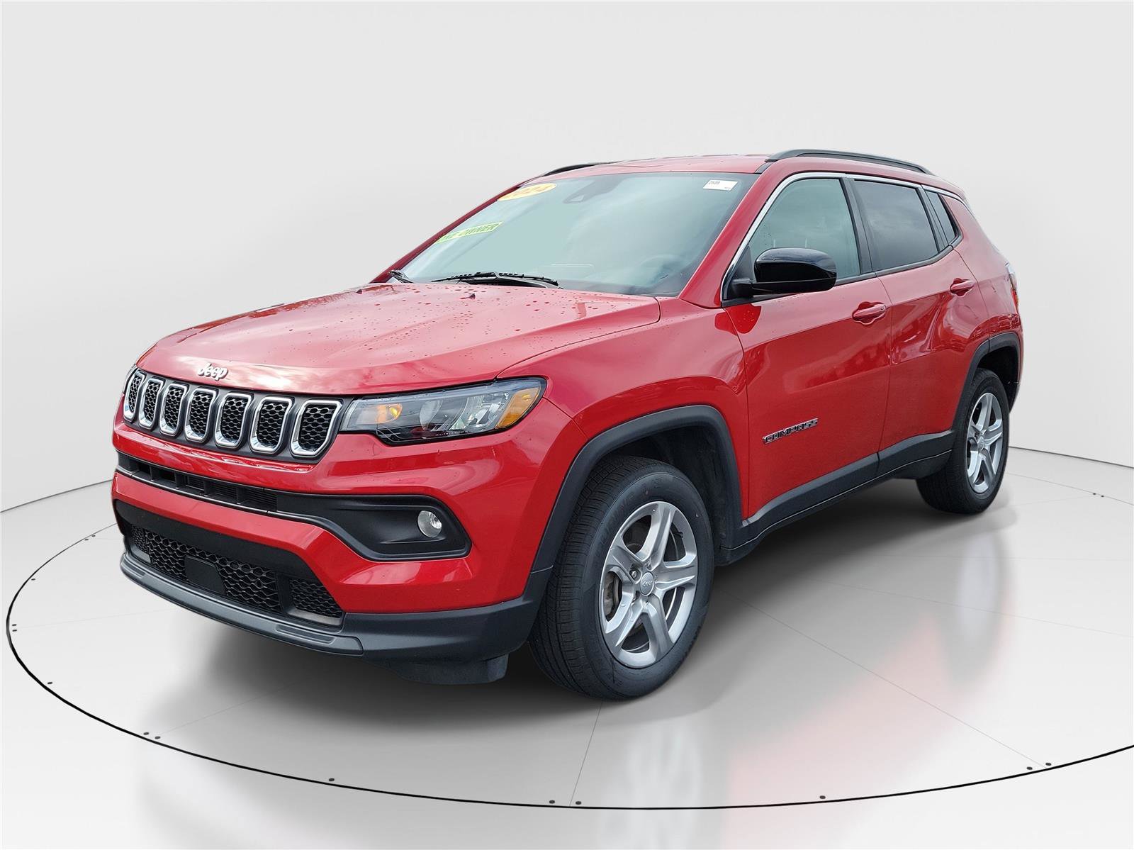 Used 2024 Jeep Compass Latitude AWD/4WD image 2