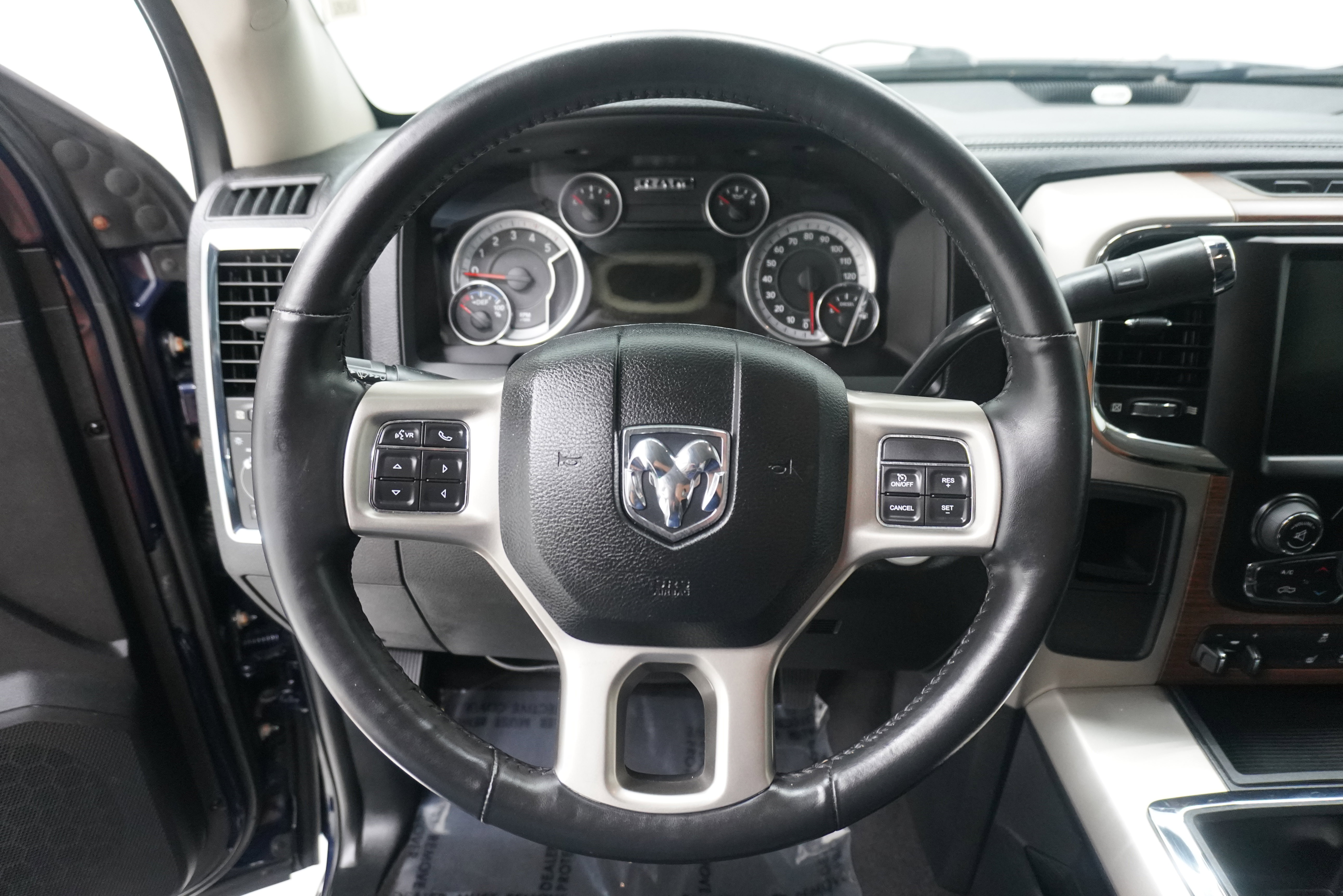 Used 2014 RAM 3500 Laramie w/ Convenience Group RWD image 15
