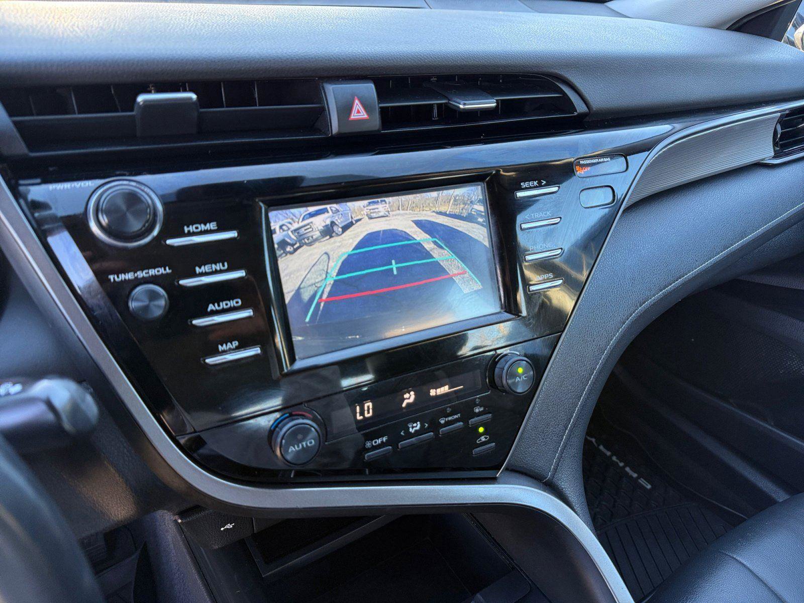 Used 2020 Toyota Camry SE image 23