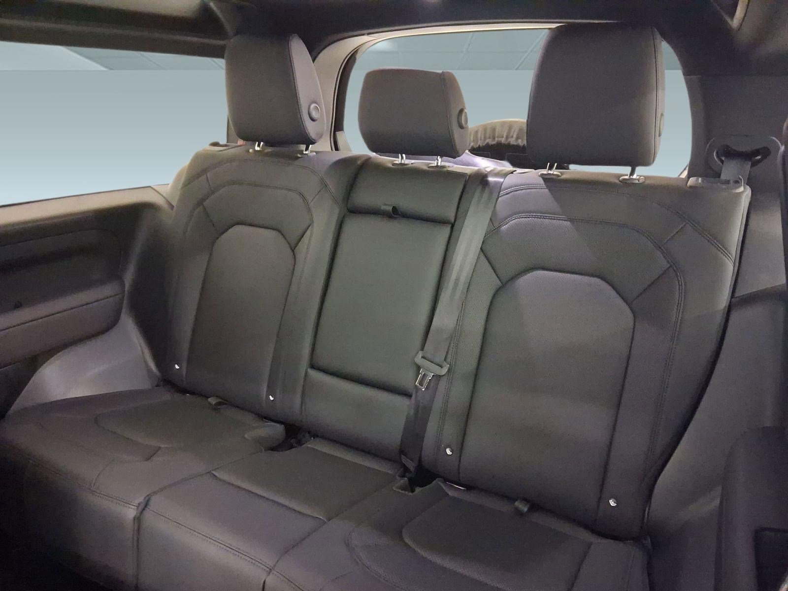 Used 2025 Land Rover Defender 90 S image 27