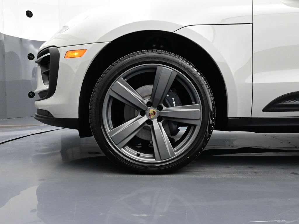 Certified 2026 Porsche Macan AWD/4WD image 6