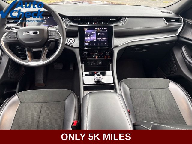 Used 2025 Jeep Grand Cherokee Altitude AWD/4WD image 4