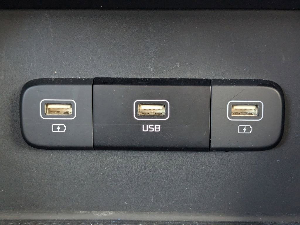 Used 2024 Kia Carnival LX image 25