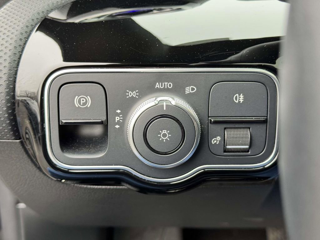 Used 2022 Mercedes-Benz CLA 250 4MATIC image 18