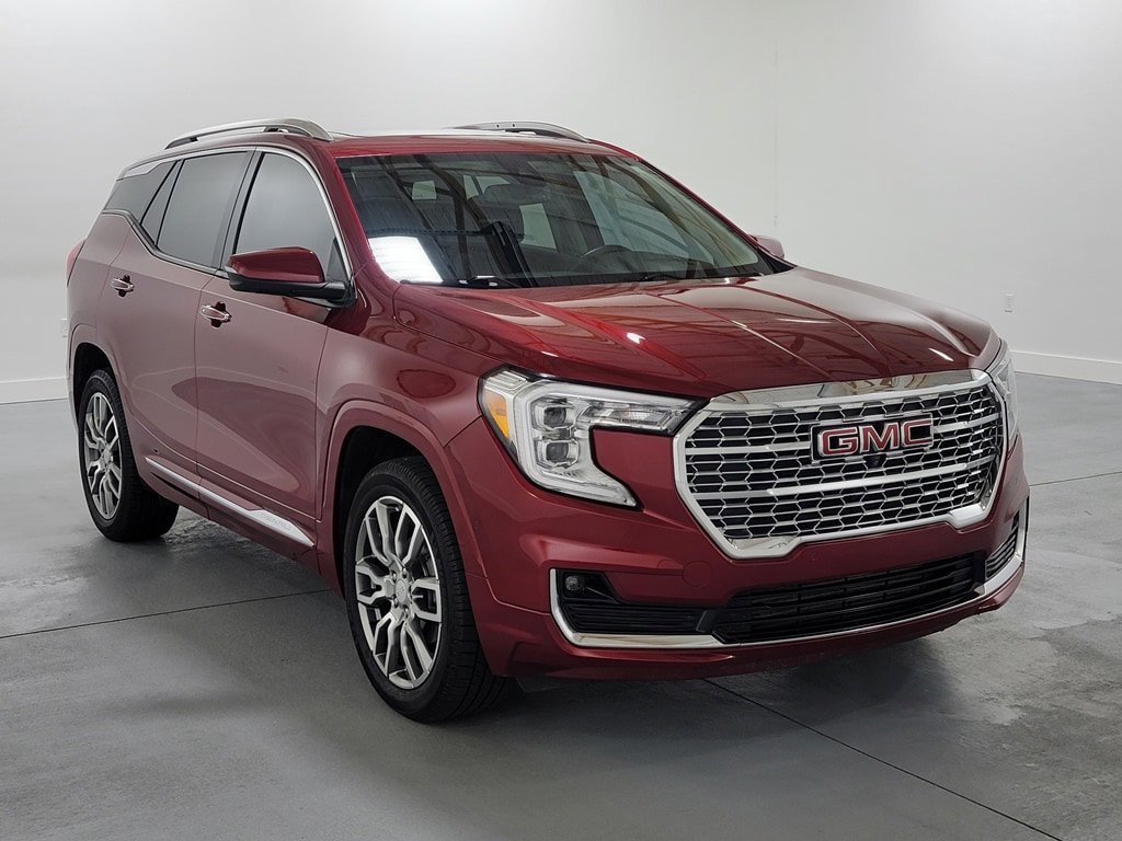 Used 2023 GMC Terrain Denali w/ Denali Premium Package AWD/4WD image 2