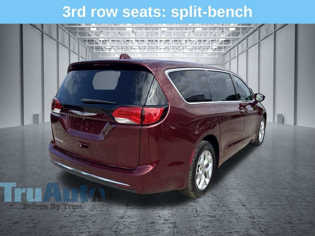 Used 2020 Chrysler Pacifica Touring w/ Tire & Wheel Group FWD image 8